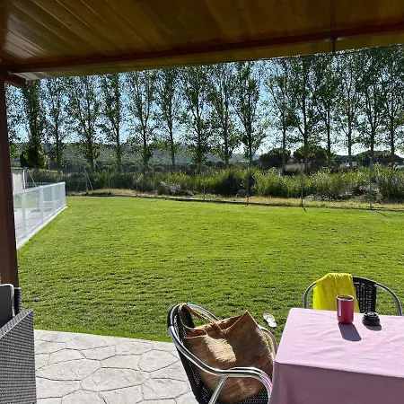 بيت للعطل Casa A La Orilla Del Valcorba